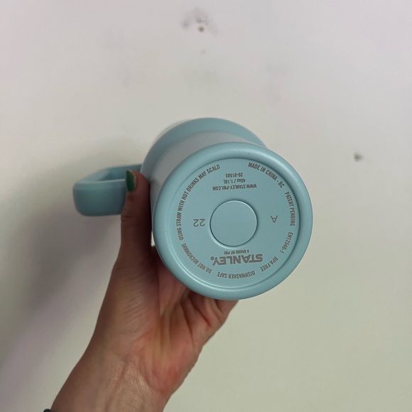 Stanley - AQUA - OG 40 oz Adventure Quencher Travel Tumbler (Light Blue) NWT! - Picture 4 of 5